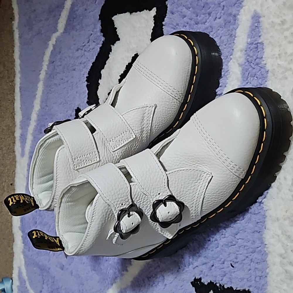 Doc Martens Devon Flower Milled Nappa Leather White Women's 8